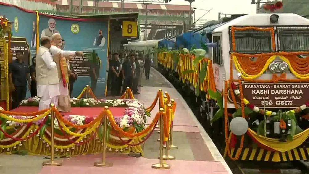 प्रधानमंत्री मोदी का दक्षिण भारत दौरा, देश की 5वीं ‘वंदे भारत ट्रेन’ को दिखाई हरी झंडी