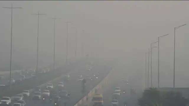 सुधार के बावजूद दिल्ली-एनसीआर में सांसों का संकट, चौथे दिन ‘बहुत खराब’ श्रेणी में हवा, आज 309 AQI