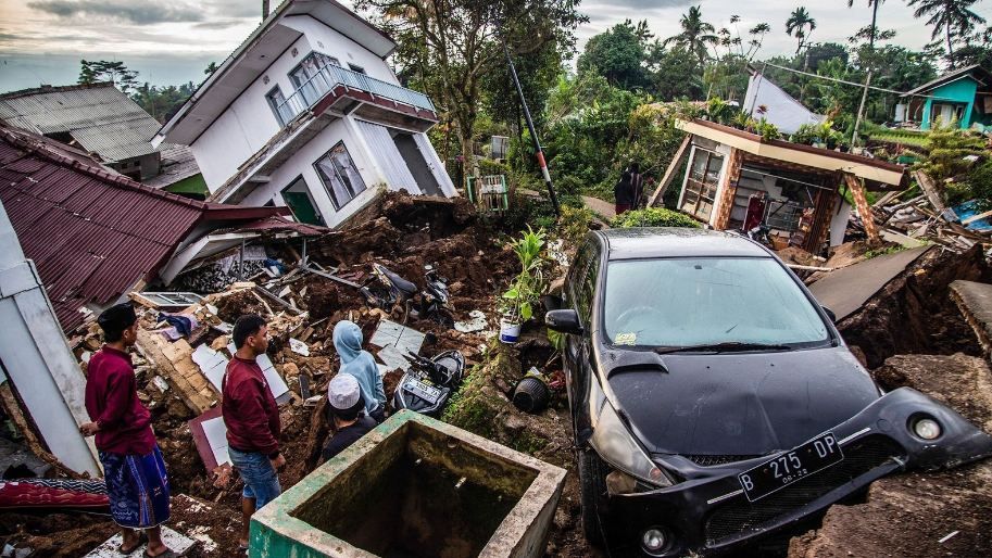 इंडोनेशिया में भूकंप के बाद बदतर हुए हालात, अब तक 268 लोगों की मौत की पुष्टि, कई लोगों की तलाश जारी
