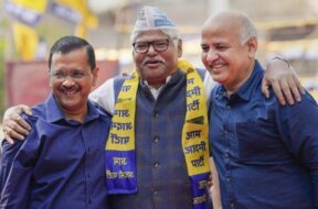 केजरीवाल और महाबल मिश्रा1