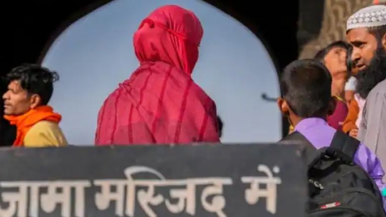 दिल्ली : जामा मस्जिद विवाद में एलजी वीके सक्सेना ने किया हस्तक्षेप, लड़कियों पर बैन वाला फरमान वापस लेने का निर्देश