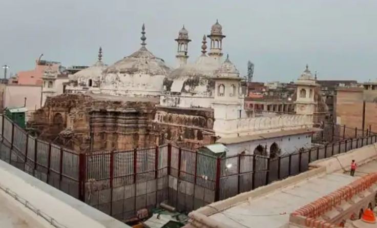 ज्ञानवापी विवाद : वाराणसी की अदालत में नई याचिका दायर, मस्जिद परिसर में मौजूद हिन्दू प्रतीकों के संरक्षण की अपील