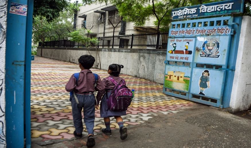 दिल्ली की आबोहवा में सुधार – 9 नवम्बर से खुलेंगे प्राइमरी स्कूल, कुछ अन्य प्रतिबंध भी हटे