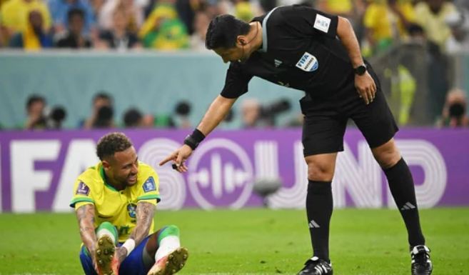 फीफा विश्व कप : ब्राजील को आघात, सर्बिया के खिलाफ जीत के दौरान नेमार का टखना चोटिल