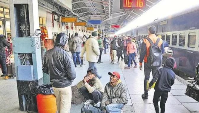 उत्तर रेलवे के 14 स्टेशनों पर प्लेटफॉर्म टिकट की पुरानी दर बहाल, 50 से 10 रुपये की गई कीमत