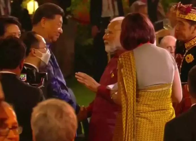 G-20 शिखर सम्मेलन में डिनर के दौरान मिले पीएम मोदी और चीनी राष्ट्रपति शी जिनपिंग