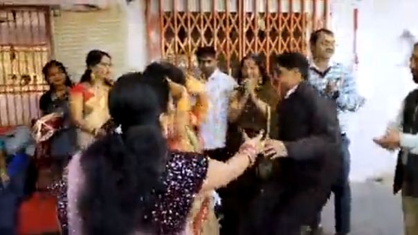 वाराणसी : खुशियों के घर में पसरा मातम, भतीजे की शादी में डांस करते हुए फूफा की हार्ट अटैक से मौत