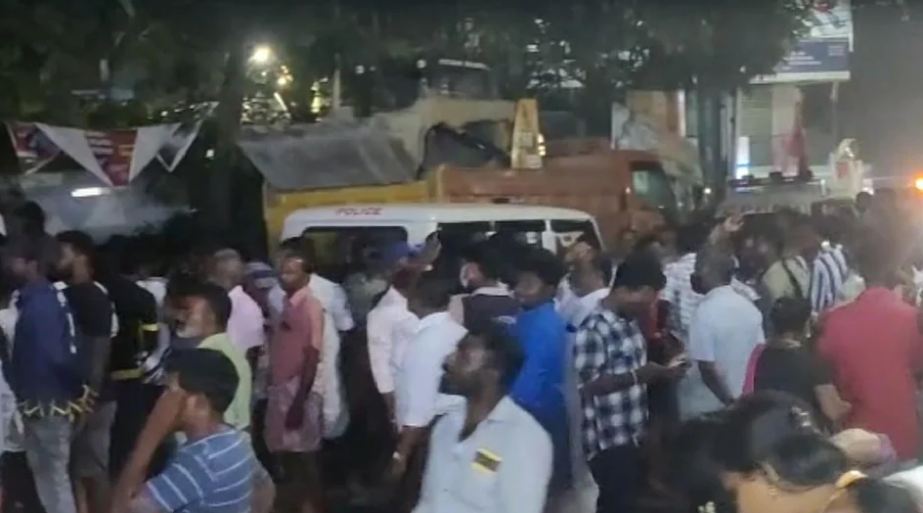 केरल : तिरुवनंतपुरम के विझिंजम पुलिस थाने पर प्रदर्शनकारियों का हमला, 3000 लोगों के खिलाफ मामले दर्ज