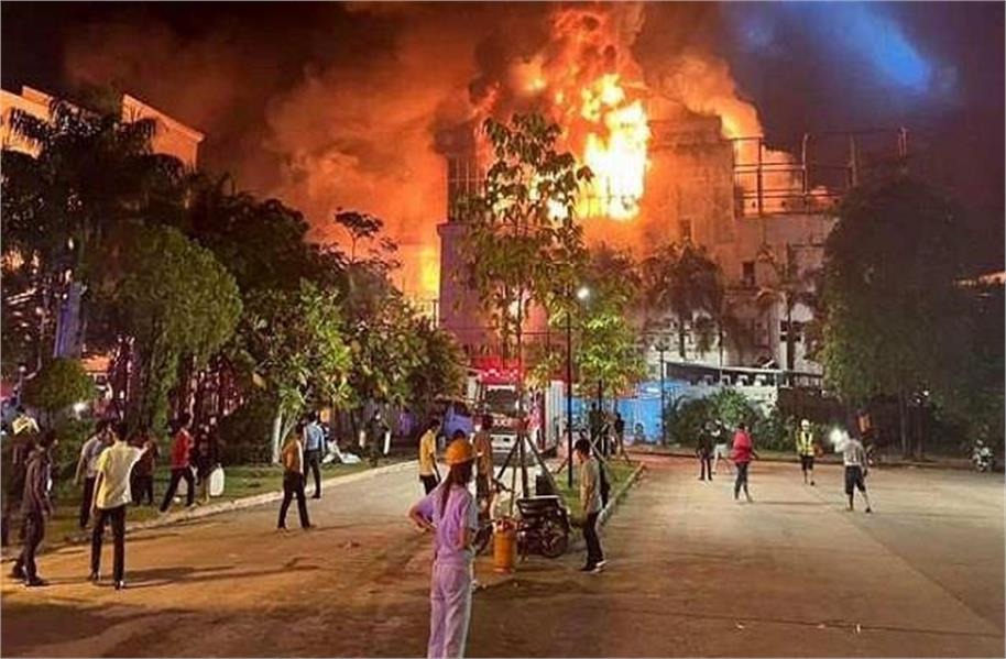 कंबोडिया : होटल में लगी भीषण आग, 10 की मौत व 30 से ज्यादा घायल…जान बचाने के लिए खिड़की से कूदे लोग