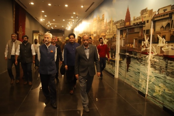 विदेश मंत्री एस जयशंकर ने जी20 शिखर सम्मेलन के लिए वाराणसी में पं. दीनदयाल उपाध्याय हस्तकला संकुल का निरीक्षण किया
