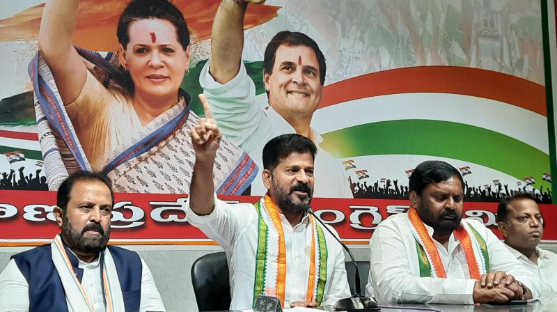 तेलंगाना कांग्रेस में कलह तेज, विधायक डी अनसूया और पूर्व एमएलए सहित 13 सदस्यों ने दिया इस्तीफा