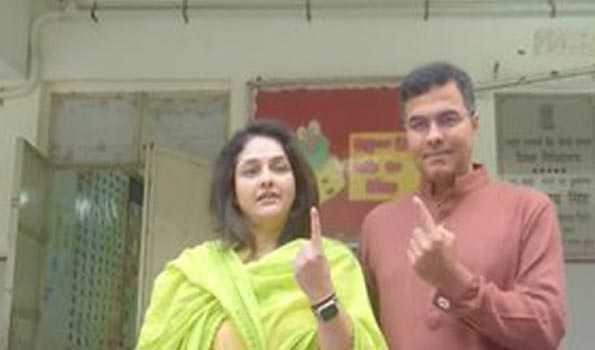एमसीडी चुनाव : राजनीतिक नेताओं ने किया मतदान, सांसद प्रवेश वर्मा का दावा- प्रचंड बहुमत से जीतेगी भाजपा