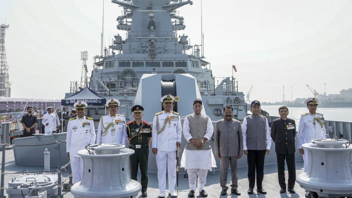 चीन से तनाव के बीच भारतीय नौसेना में शामिल हुआ मिसाइल विध्वंसक युद्धपोत ‘आईएनएस मोर्मुगाओ’
