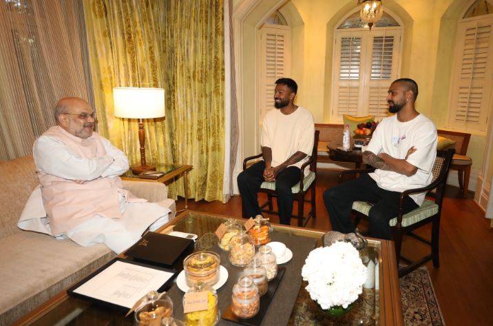पंड्या बंधुओं ने अमित शाह से की मुलाकात, गृह मंत्री से मिलकर गद्गद हुए टी20 टीम के कप्तान
