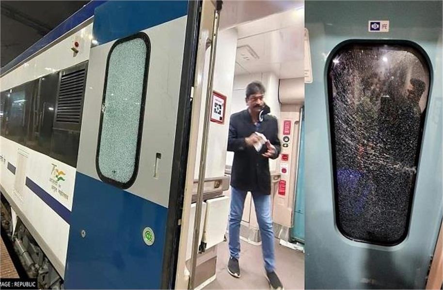 पश्चिम बंगाल में वंदे भारत ट्रेन पर पथराव, खिड़की के शीशे टूटे…PM मोदी ने 3 दिन पहले दिखाई थी हरी झंडी