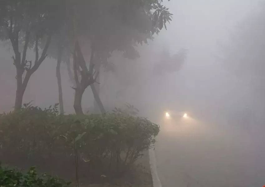 UP Weather Update: राजधानी लखनऊ समते प्रदेशभर में सर्दी का सितम जारी, जानें कब मिलेगी ठंड से राहत