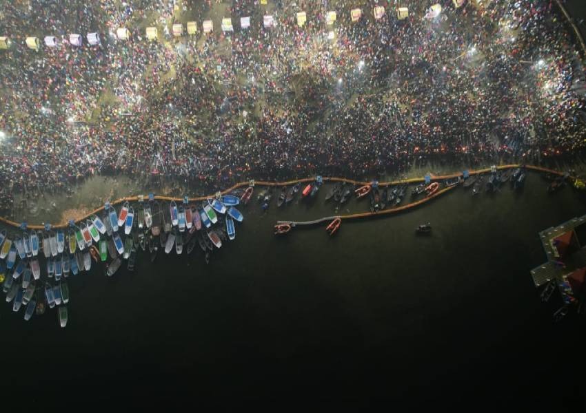 Magh Mela 2023: मौनी अमावस्या पर करीब 85 लाख श्रद्धालुओं ने किया स्नान, हेलीकॉप्टर से हुई पुष्प वर्षा, सीएम योगी ने शेयर किया वीडियो