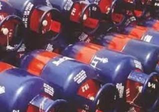 नए वर्ष के पहले ही दिन सरकारी तेल कम्पनियों ने बढ़ाए कमर्शियल गैस सिलेंडर के दाम, 25 रुपये की बढ़ोतरी