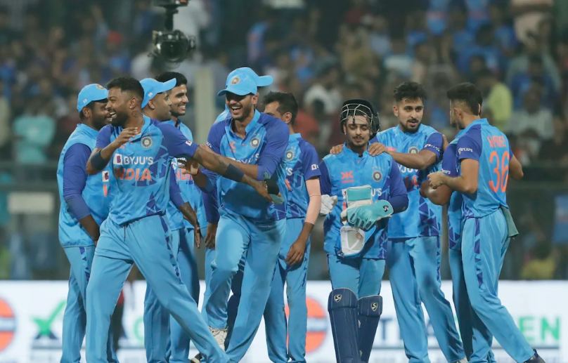 टी20 सीरीज : भारत की अंतिम गेंद पर श्रीलंका के खिलाफ रोमांचक जीत, प्रथम प्रवेशी शिवम मावी ने लिए 4 विकेट