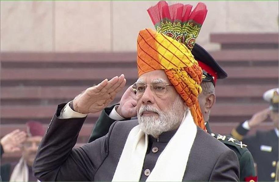 बसंत पंचमी के रंग में रंगे दिखे प्रधानमंत्री, PM मोदी के साफे ने अपनी ओर खींचा सबका ध्यान