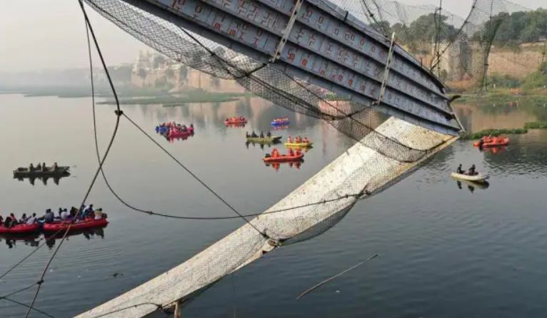 मोरबी ब्रिज हादसा : ओरेवा ग्रुप के प्रमोटर जयसुख पटेल ने किया सरेंडर, जारी हुआ था गिरफ्तारी वारंट