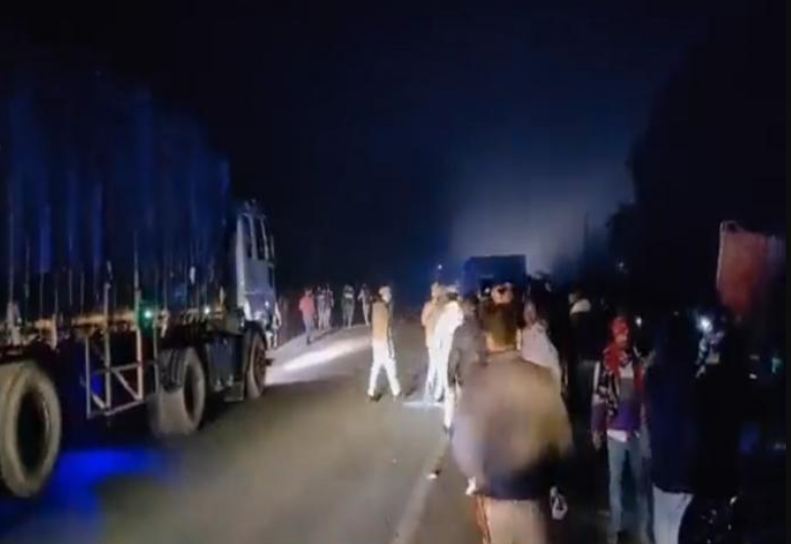 यूपी : लखीमपुर खीरी में सड़क हादसा देखने एकत्रित भीड़ को ट्रक ने रौंदा, अब तक 6 लोगों की मौत