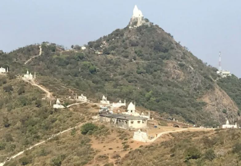 झारखंड : ‘श्री सम्मेद शिखरजी’ विवाद में नया मोड़, पारसनाथ पहाड़ी को आदिवासी समुदाय ने बताया ‘मरांग बुरु’