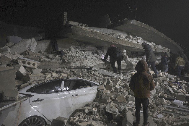 सीरिया और तुर्की में भूकंप ने मचाई तबाही, 500 से ज्यादा लोगों की मौत व हजारों घायल…जमींदोज हुईं इमारतें