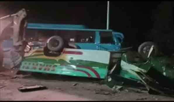 मध्य प्रदेश की सीधी में दर्दनाक हादसा : तीन खड़ी बसों को ट्रक ने मारी टक्कर, 8 लोगों की मौत, कई घायल