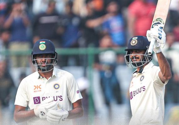 दिल्ली टेस्ट : दूसरे दिन कंगारू स्पिनरों का दिखा दम, अक्षर पटेल व अश्विन ने भारत को बिखरने से बचाया