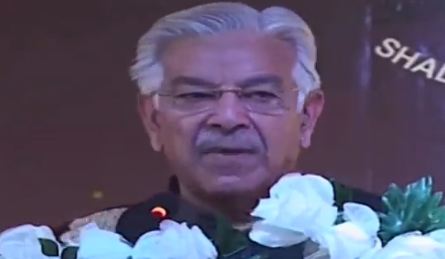 पाकिस्तान के रक्षा मंत्री ख्वाजा आसिफ बोले – ‘हम एक दिवालिया मुल्क में रह रहे’