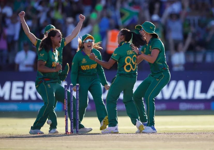 महिला टी20 विश्व कप : मेजबान दक्षिण अफ्रीका ने रचा इतिहास, इंग्लैंड को 6 रनों से हराकर पहली बार फाइनल में