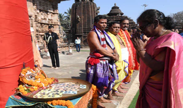 राष्ट्रपति द्रौपदी मुर्मू ने लिंगराज मंदिर में की भगवान शिव की पूजा-अर्चना