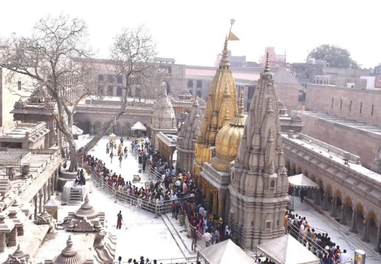 वाराणसी : श्रीकाशी विश्वनाथ मंदिर में सुगम दर्शन का टिकट सस्ता, अब टिकट के साथ लड्डू नहीं मिलेगा