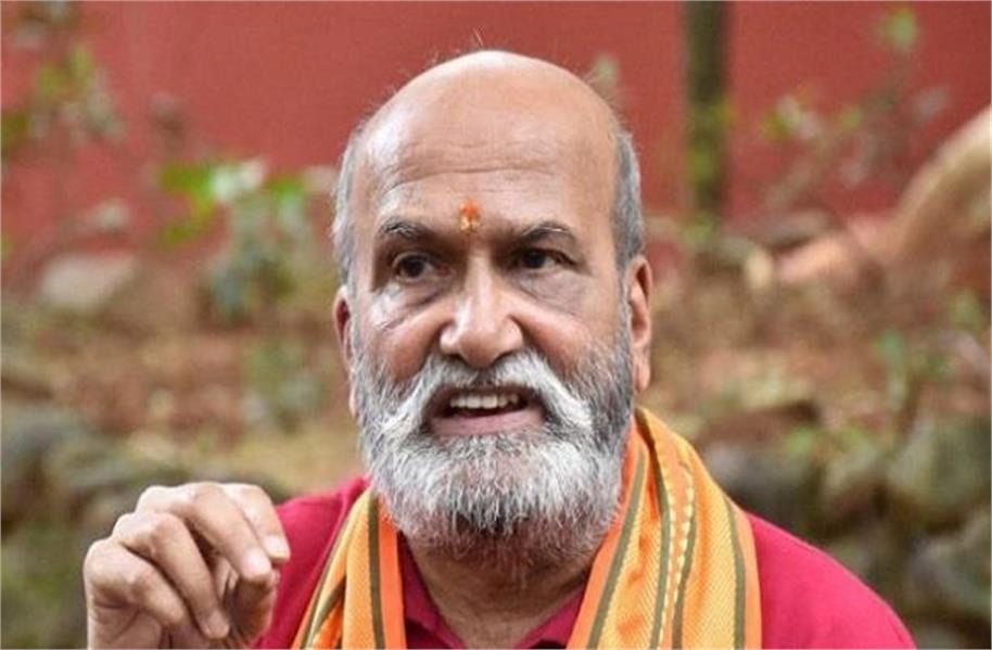 कर्नाटक में श्री राम सेना के चीफ प्रमोद मुतालिक बोले –  तो बीजेपी के नेताओं को चप्पलों से पीटें 