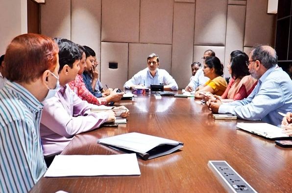 दिल्ली में कोविड-19 के बढ़ते मामलों को लेकर आपात बैठक, स्वास्थ्य मंत्री सौरभ भारद्वाज बोले – घबराने की जरूरत नहीं