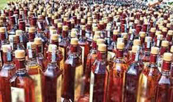 बिहार: वैशाली में 110 कार्टन विदेशी शराब बरामद, तीन कार व बाइक पुलिस ने की जब्त