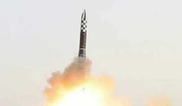 किम जोंग उन की देखरेख में उत्तर कोरिया ने किया नई ह्वासोंगफो-18 मिसाइल का परीक्षण