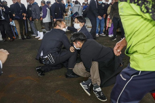 जापानी प्रधानमंत्री फुमियो किशिदा की सभा में जबर्दस्त विस्फोट, सुरक्षित बचाए गए