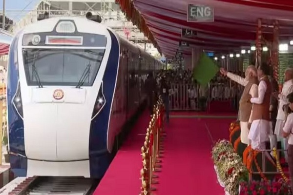 मध्य प्रदेश को मिली पहली वंदे भारत एक्सप्रेस, पीएम मोदी ने भोपाल-दिल्ली सेमी हाई स्पीड ट्रेन को दिखाई हरी झंडी