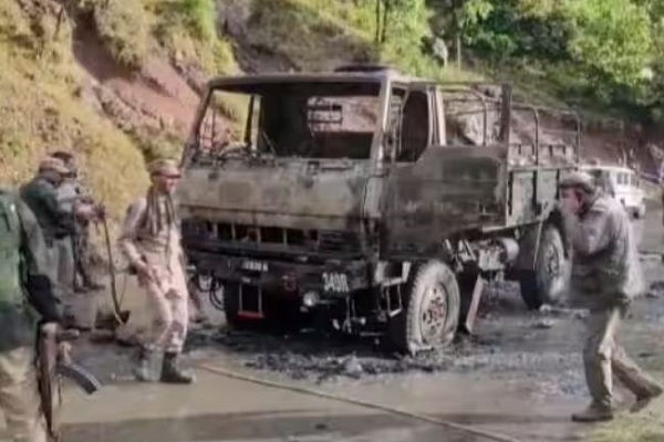 जम्मू-कश्मीर : पुंछ जिले में आतंकी हमले से लगी थी सेना के वाहन में आग, 5 जवान शहीद