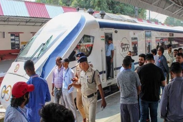उत्तराखंड भी वंदे भारत एक्सप्रेस ट्रेन के स्वागत को तैयार, पीएम मोदी दिखाएं हरी झंडी