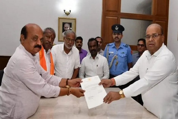 कर्नाटक : सीएम बसवराज बोम्मई ने दिया इस्तीफा, कांग्रेस विधायक दल की बैठक आज