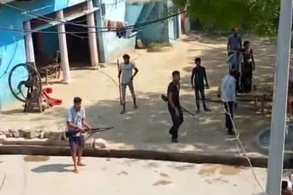 मध्य प्रदेश : मुरैना में जमीनी विवाद को लेकर एक ही परिवार के 6 लोगों की गोली मारकर हत्या, कई घायल