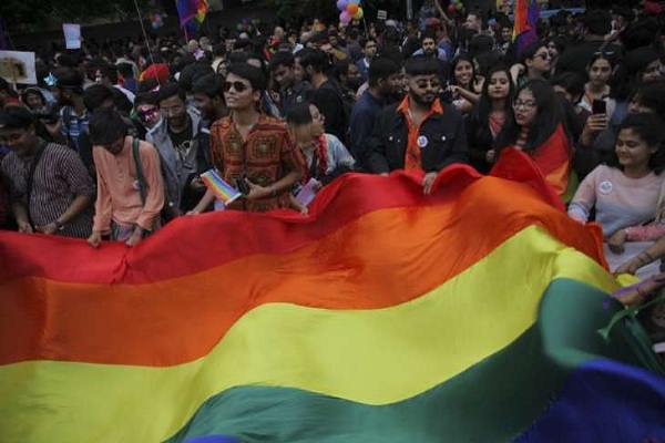 केंद्र सरकार ने सुप्रीम कोर्ट से कहा – ‘समलैंगिक जोड़ों की चिंताओं को दूर करने के लिए हम समिति बनाने को तैयार’