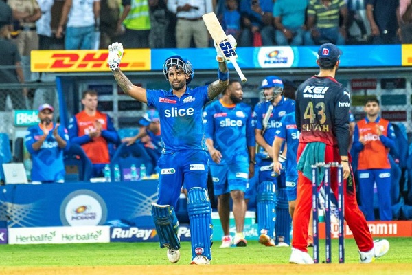आईपीएल 2023 : सूर्यकुमार की तूफानी पारी के सामने आरसीबी पस्त, मुंबई इंडियंस तीसरे स्थान पर उछला