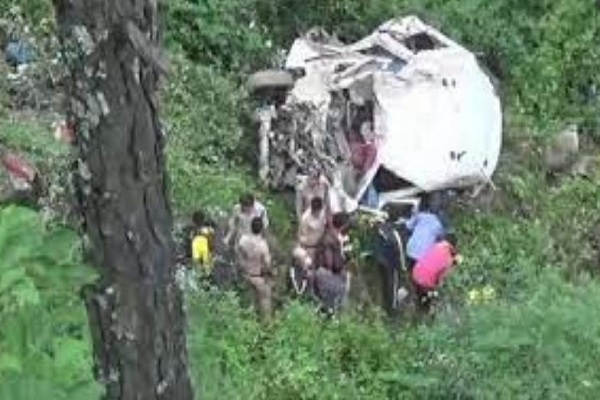 उत्तराखंड : पिथौरागढ़ में मंदिर जा रहे श्रद्धालुओं का वाहन खाई में गिरा, 9 लोगों की मौत