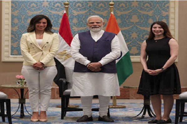 मिस्र में पीएम मोदी ने की योग गुरुओं से मुलाकात, भारत आने का दिया न्योता