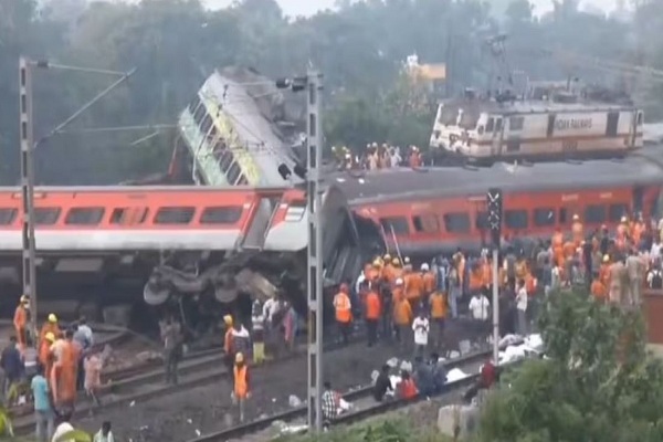 ओडिशा ट्रेन हादसे में 280 लोगों की मौत की पुष्टि, 900 से ज्यादा घायल, राहत कार्य में सेना भी जुटी