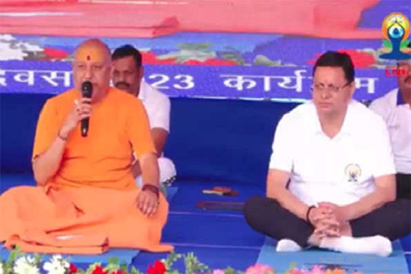 अंतरराष्ट्रीय योग दिवस : सीएम धामी और 20 हजार साधकों ने बाबा रामदेव के साथ किया योग